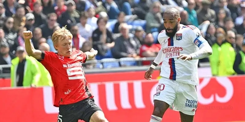 Lacazette ghi bàn thứ 18 tại Ligue1